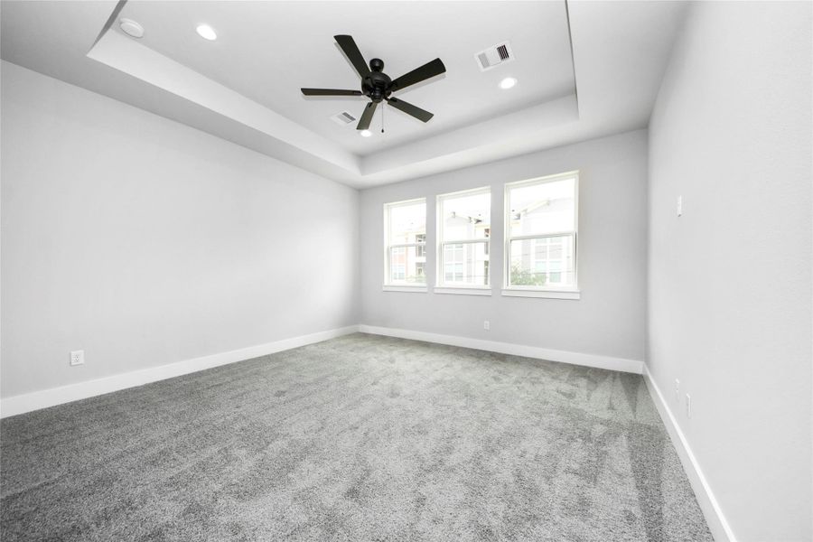 Spacious, unfurnished interior of a new home in , Houston (Image 36).