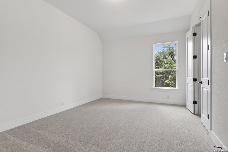 Spacious, unfurnished interior of a new home in Waldsanger, New Braunfels (Image 23).