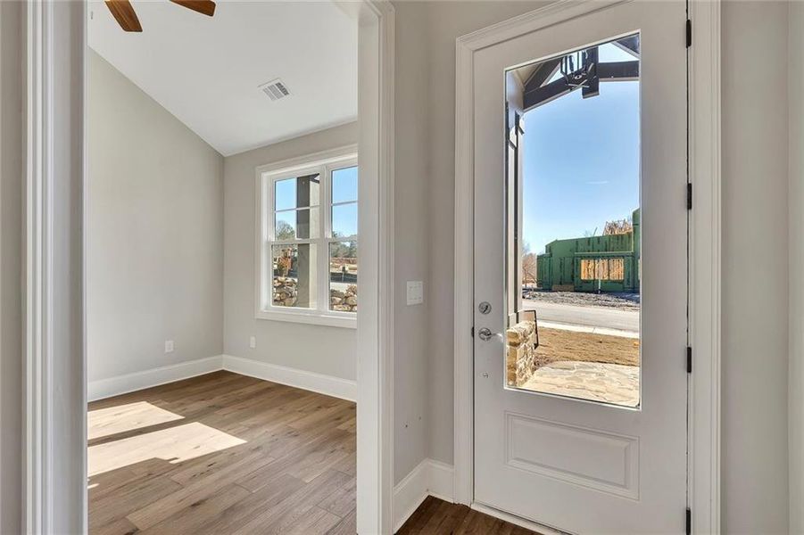Spacious, unfurnished interior of a new home in , Jasper (Image 20).