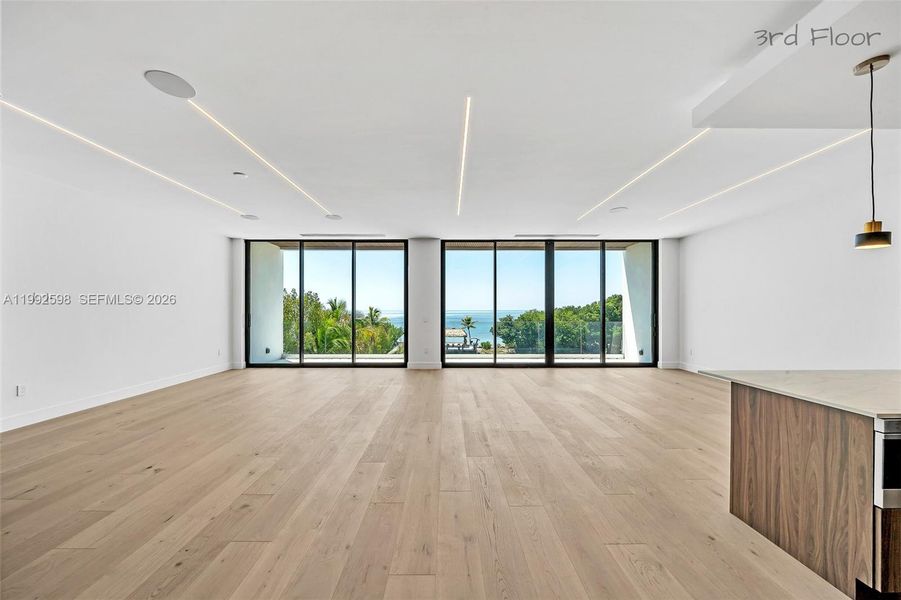 Spacious, unfurnished interior of a new home in , Key Largo (Image 65).