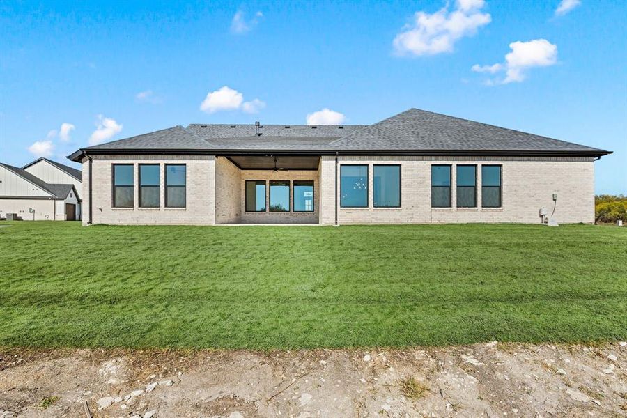 Exterior details and patio area of a home in Rolling Creek Ranch, Aledo (Image 24).