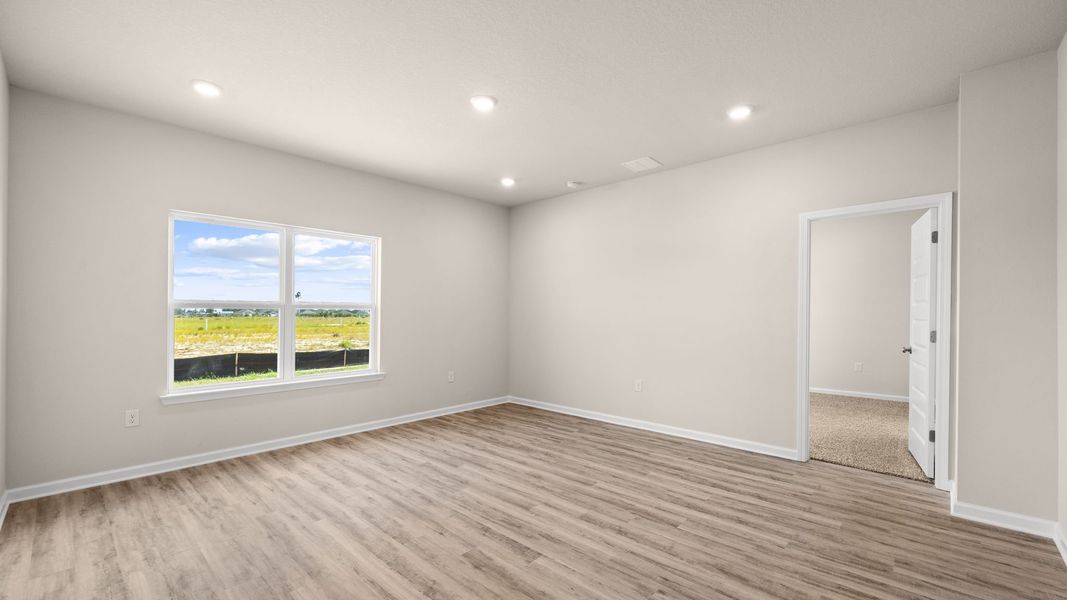 Spacious, unfurnished interior of a new home in Hodges Bayou Plantation, Panama City (Image 22).