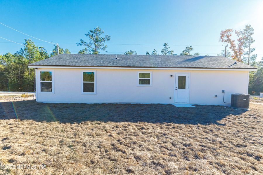 Exterior details and patio area of a home in , Keystone Heights (Image 4).