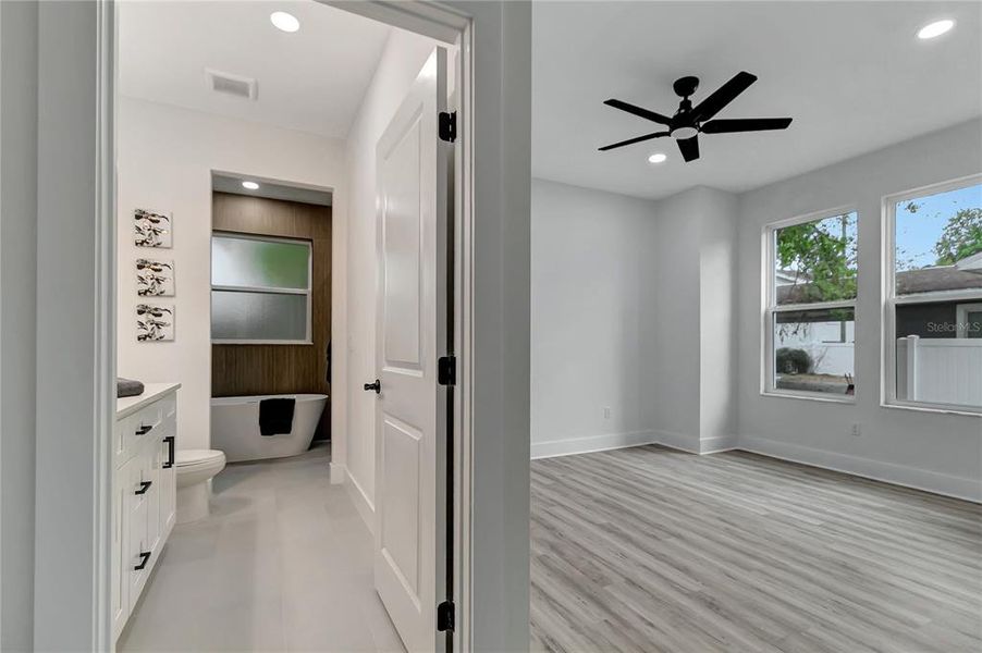 Spacious, unfurnished interior of a new home in , Plant City (Image 37).