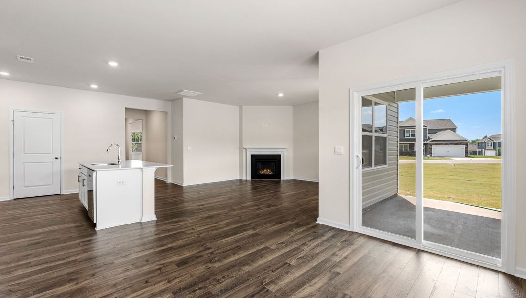 Spacious, unfurnished interior of a new home in Cascade Point, Seneca (Image 24).