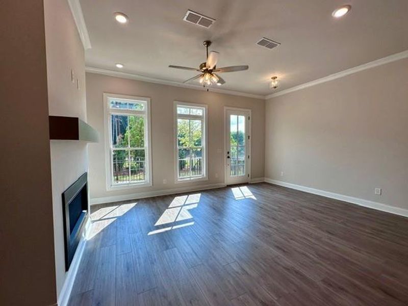 Spacious, unfurnished interior of a new home in Ward's Crossing Townhomes, Johns Creek (Image 19).