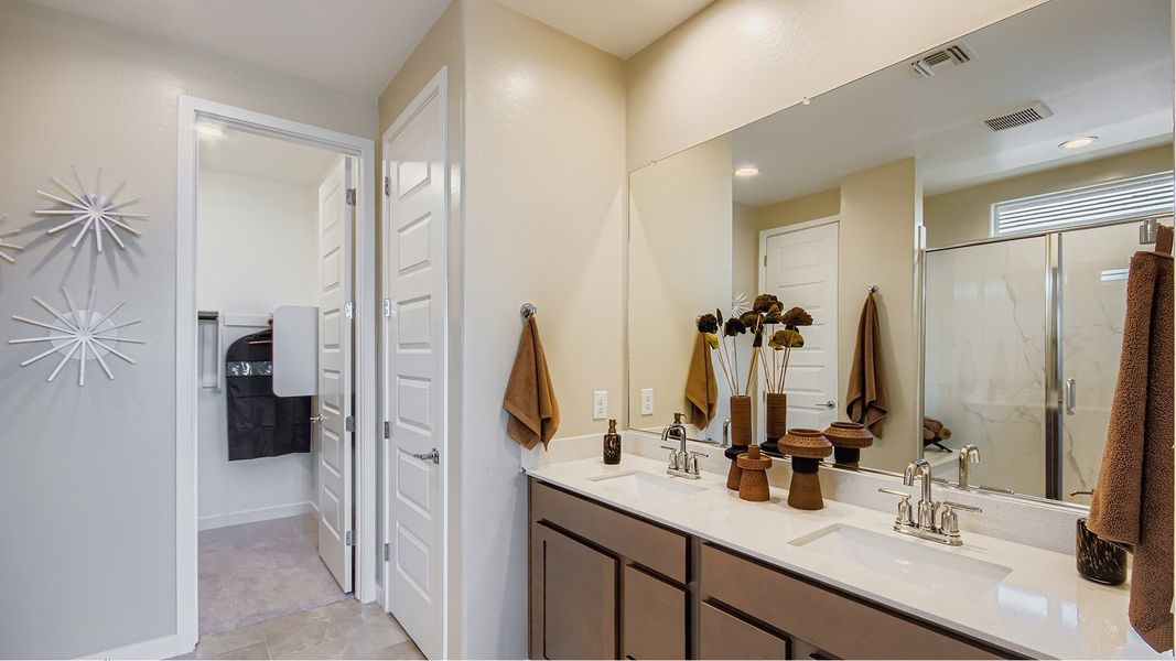 4022 Sage Owners Bath 1of2 F1 Base3