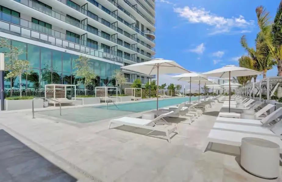 Condo located in Miami Beach, FL showcasing its design and architecture (Image 31).
