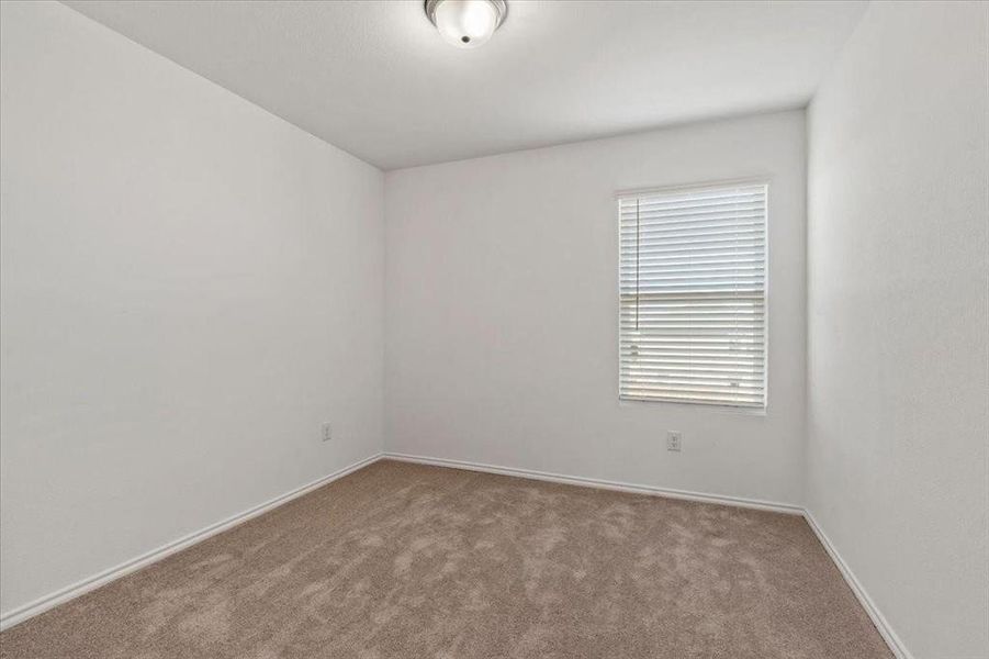 Spacious, unfurnished interior of a new home in Lake Meadow, Princeton (Image 17).