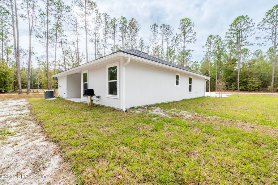 Exterior details and patio area of a home in , Florahome (Image 25).