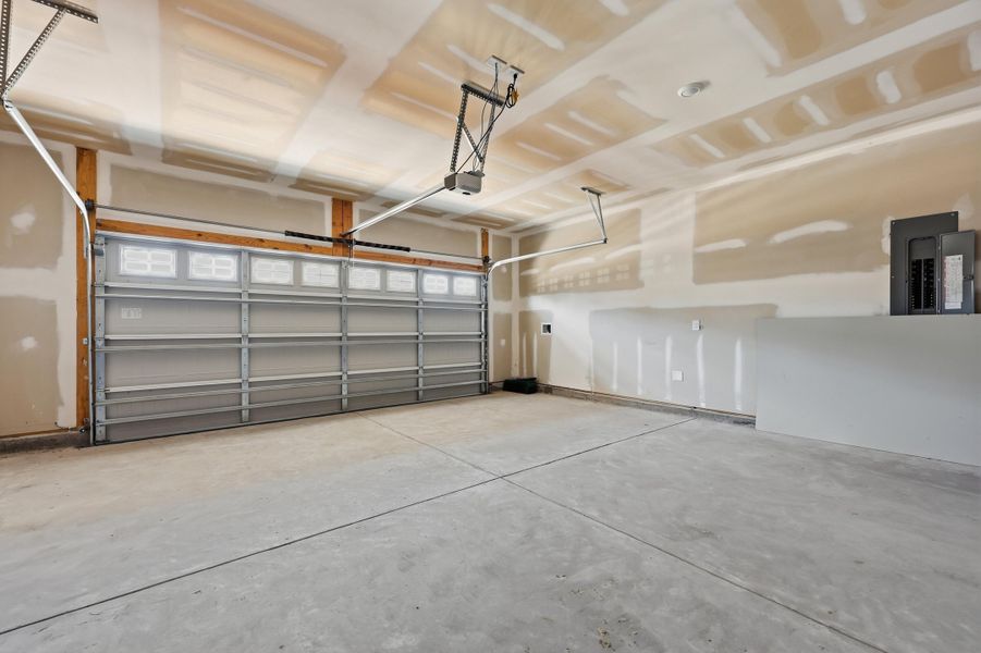 Spacious, unfurnished interior of a new home in , Summerville (Image 22).