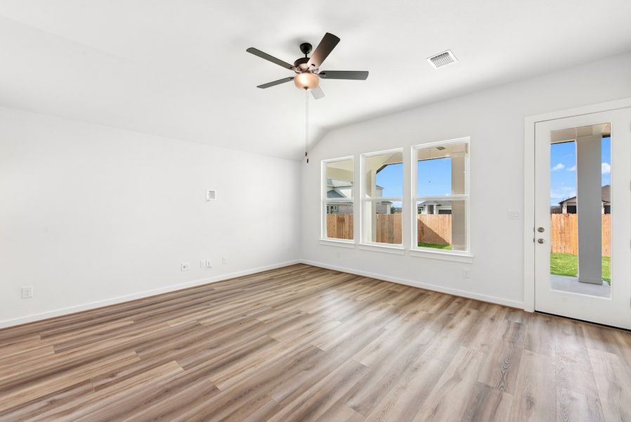 Spacious, unfurnished interior of a new home in University Heights, Round Rock (Image 25).