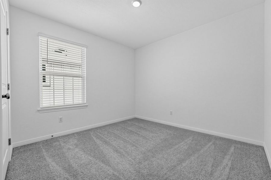 Spacious, unfurnished interior of a new home in Sunfield, Buda (Image 18).