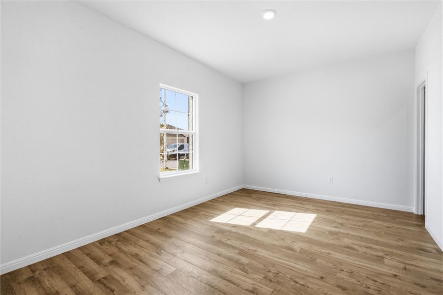 Spacious, unfurnished interior of a new home in Rosenbusch Ranch, Leander (Image 9).