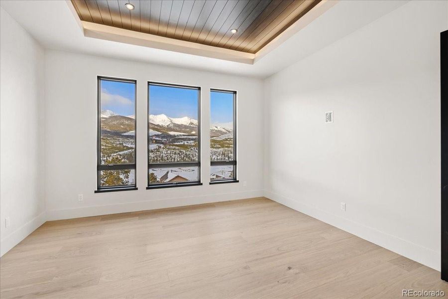 Spacious, unfurnished interior of a new home in , Breckenridge (Image 18).