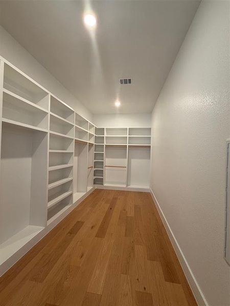 Spacious, unfurnished interior of a new home in Capitol Hill, Anna (Image 32).