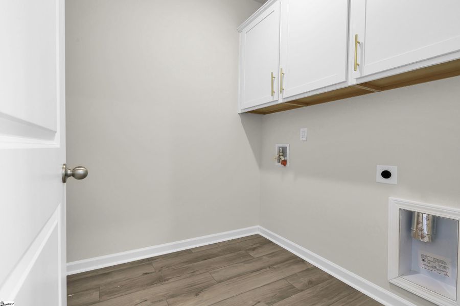 Image 19 of a home in Lynbrook. Image 19 of a home in Lynbrook.