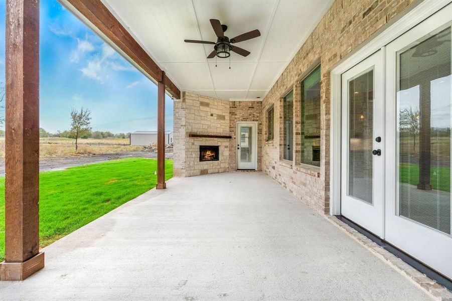 View of patio / terrace with ceiling fan