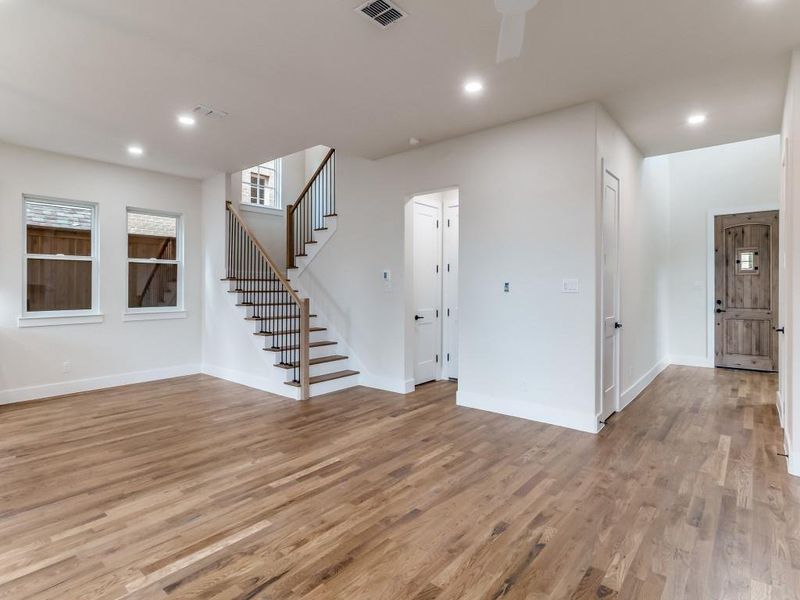 Spacious, unfurnished interior of a new home in , Dallas (Image 12).