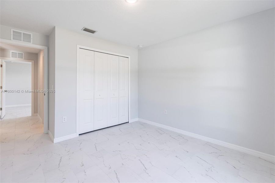 Spacious, unfurnished interior of a new home in , Lehigh Acres (Image 12).