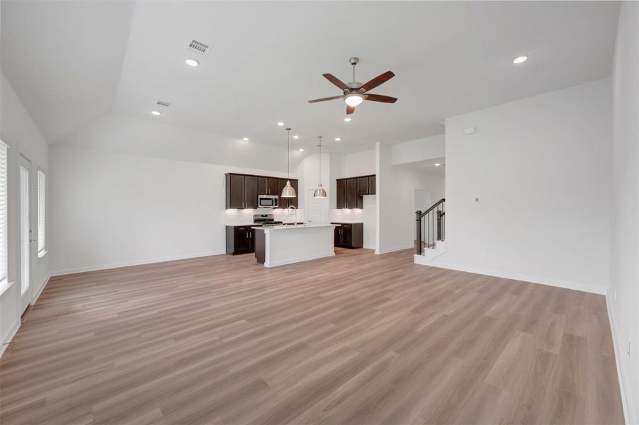Spacious, unfurnished interior of a new home in Lone Star Landing, Montgomery (Image 25).