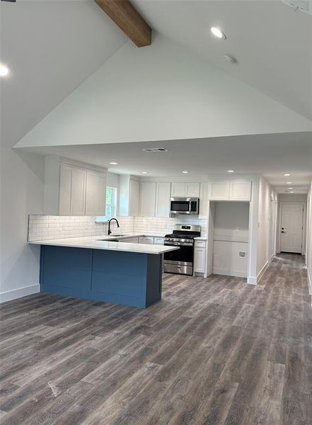 Furnished interior view inside a new home in , Rockwall (Image 7).