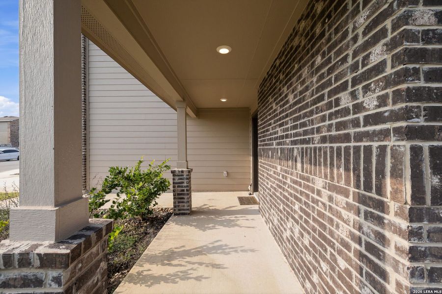 Exterior details and patio area of a home in Laurel Vistas, San Antonio (Image 3).