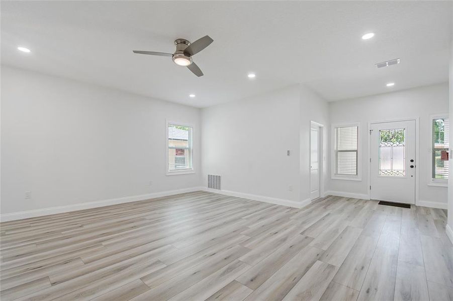 Spacious, unfurnished interior of a new home in , Daytona Beach (Image 22).