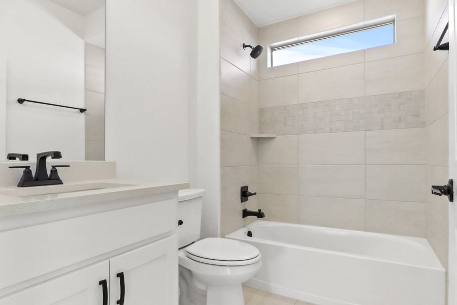 Furnished interior view inside a new home in Cottonwood Creek, Rowlett (Image 11).