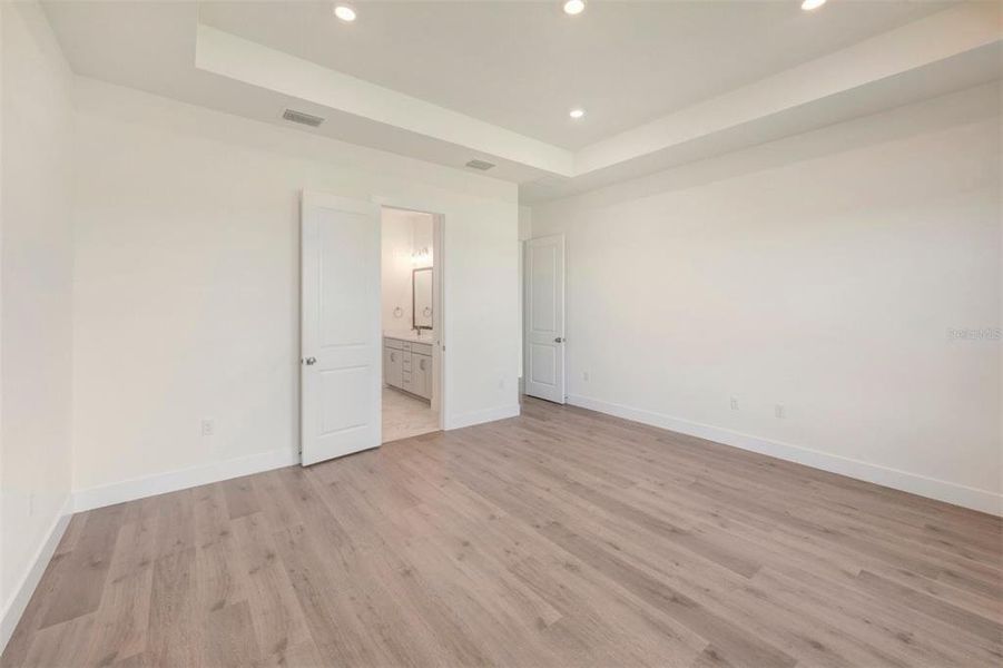 Spacious, unfurnished interior of a new home in Palmera Wellen Park - Classic Series, Venice (Image 8).
