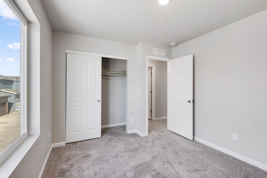 Spacious, unfurnished interior of a new home in Spring Valley, Greenwood Village (Image 23).