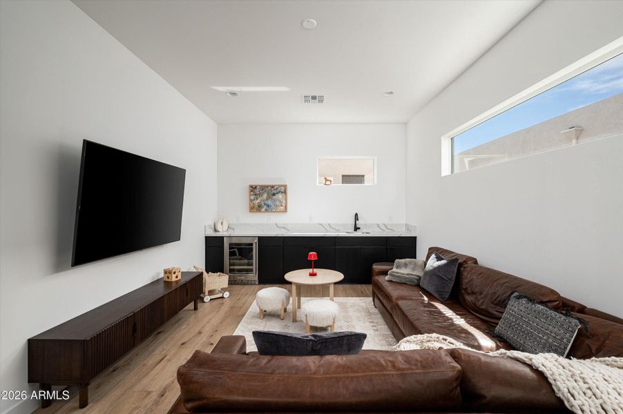 16-5724EMouraDr-16 16-5724EMouraDr-16