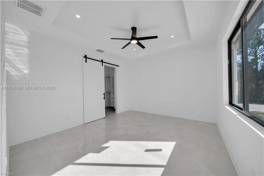 Spacious, unfurnished interior of a new home in , Lehigh Acres (Image 20).