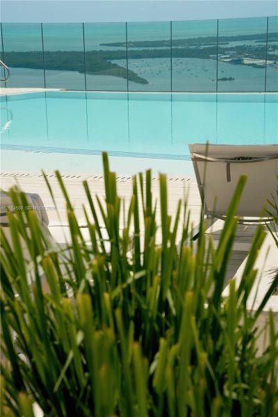 Floor 55-Pool Deck View. Floor 55-Pool Deck View.