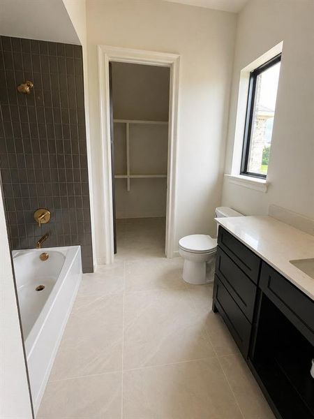 Bedroom 3 En Suite Bath