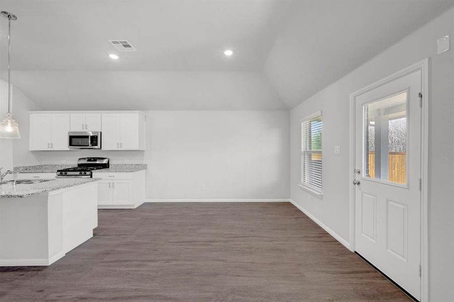 Spacious, unfurnished interior of a new home in ValleyBrooke, Mesquite (Image 29).