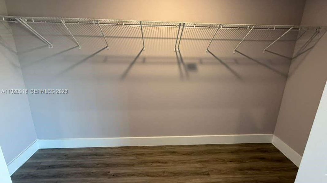 Spacious, unfurnished interior of a new home in , Sebring (Image 27).