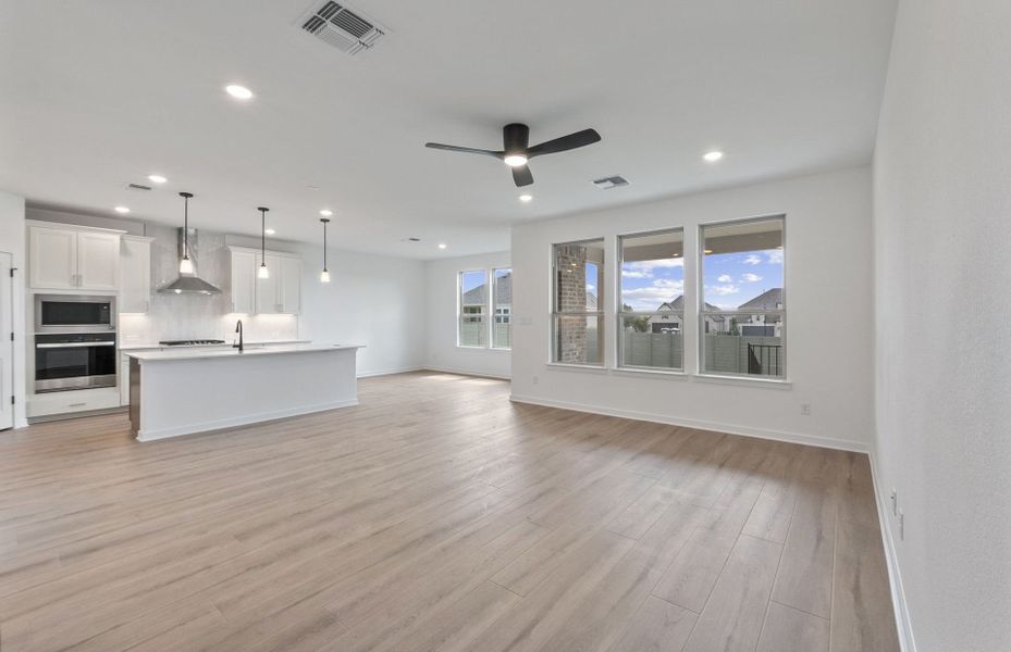 Spacious, unfurnished interior of a new home in Wolf Ranch, Georgetown (Image 40).