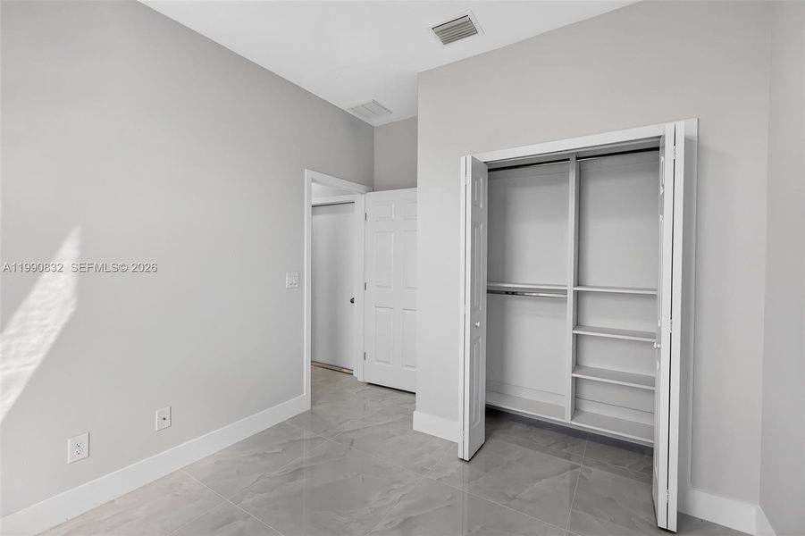 Spacious, unfurnished interior of a new home in , Lehigh Acres (Image 26).