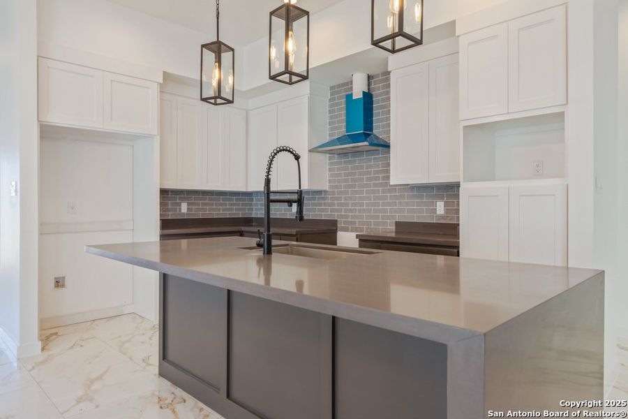 Furnished interior view inside a new home in , Laredo (Image 7).