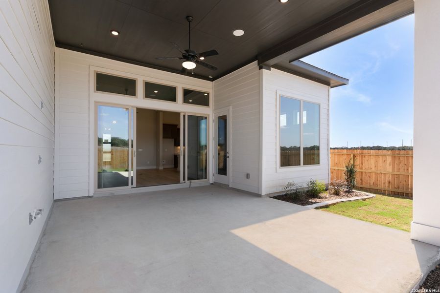 Exterior details and patio area of a home in Davis Ranch, San Antonio (Image 3).