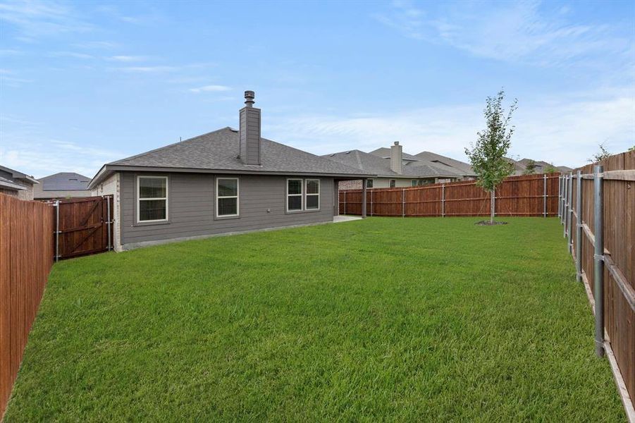 27. 3253 Mercer - Back (2)