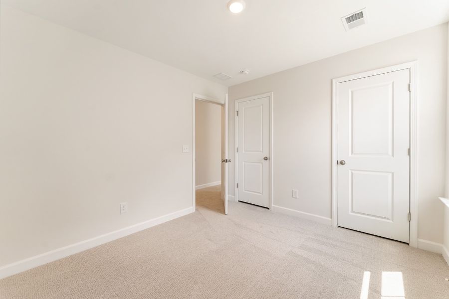 Spacious, unfurnished interior of a new home in Landmark Commons, Boiling Springs (Image 30).