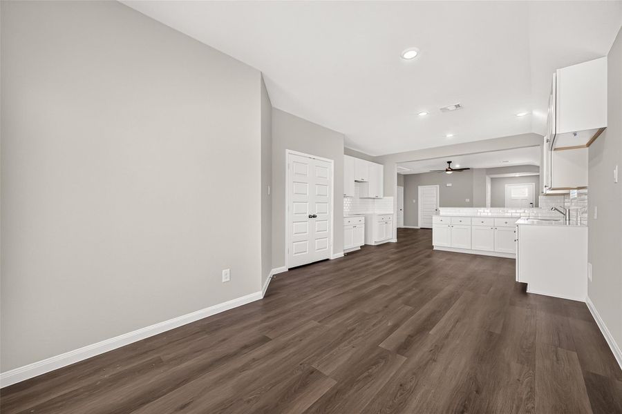Spacious, unfurnished interior of a new home in Ridgeland Hills, Willis (Image 19).