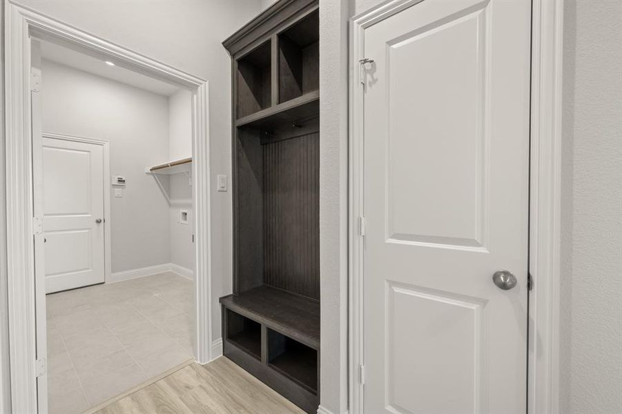 725 Carriage- Mudroom-1