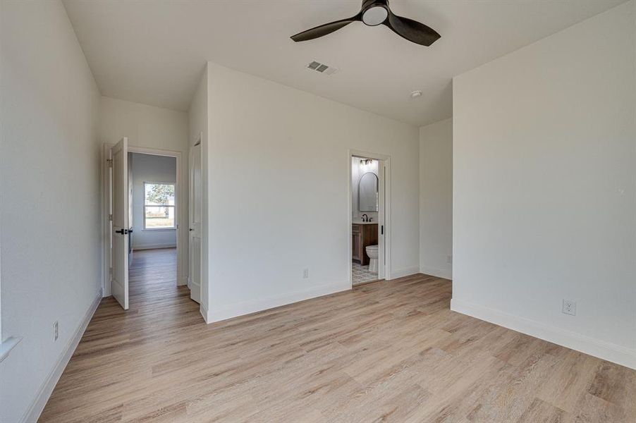 Spacious, unfurnished interior of a new home in , West Tawakoni (Image 26).