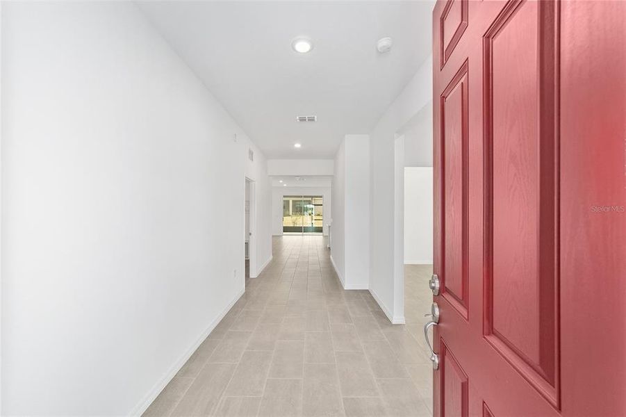 Spacious, unfurnished interior of a new home in , Ocala (Image 26).