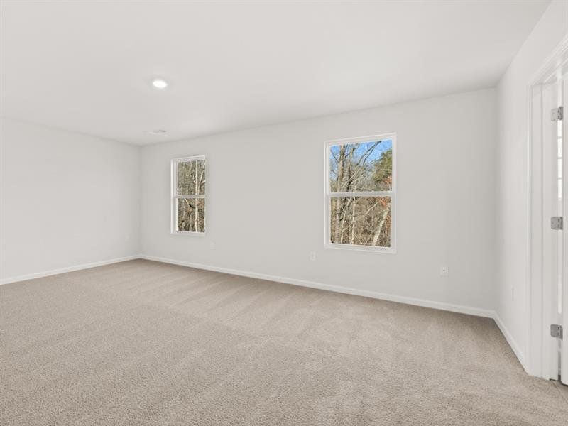 Spacious, unfurnished interior of a new home in Falcon Landing, Gainesville (Image 30).