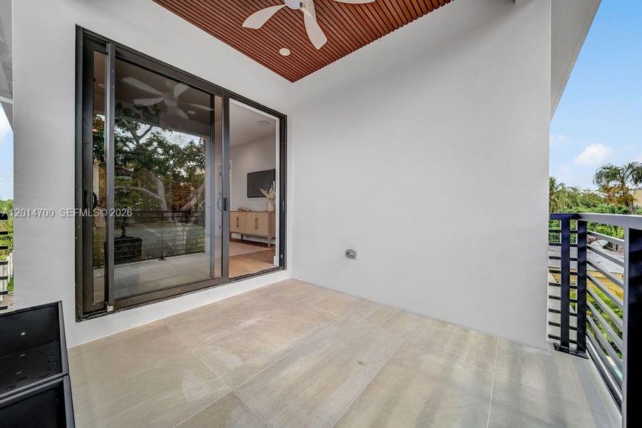 Exterior details and patio area of a home in , Fort Lauderdale (Image 3).