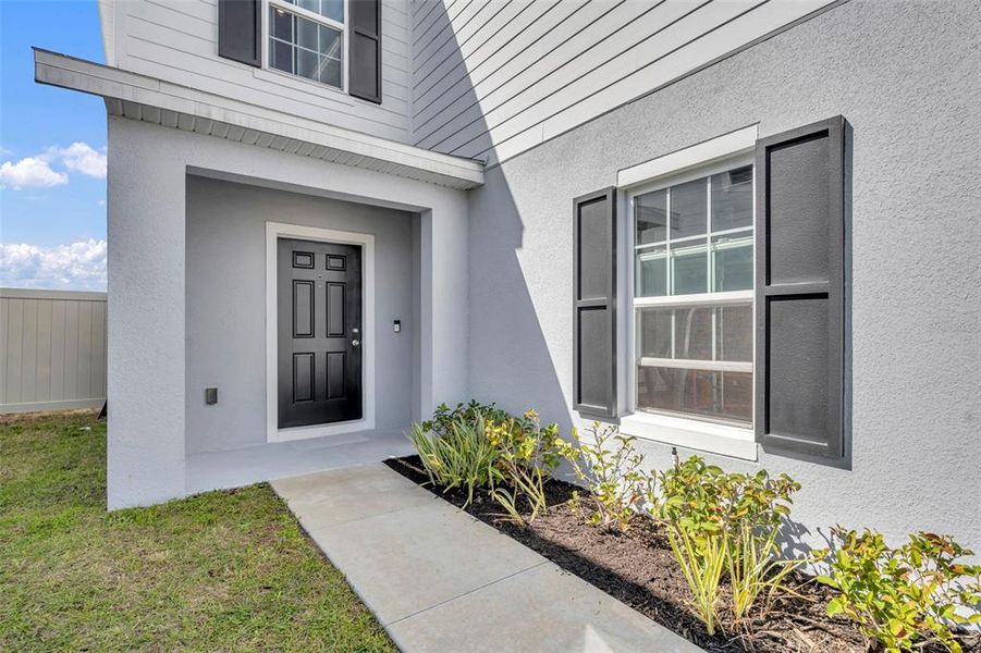 Exterior details and patio area of a home in , Haines City (Image 4).